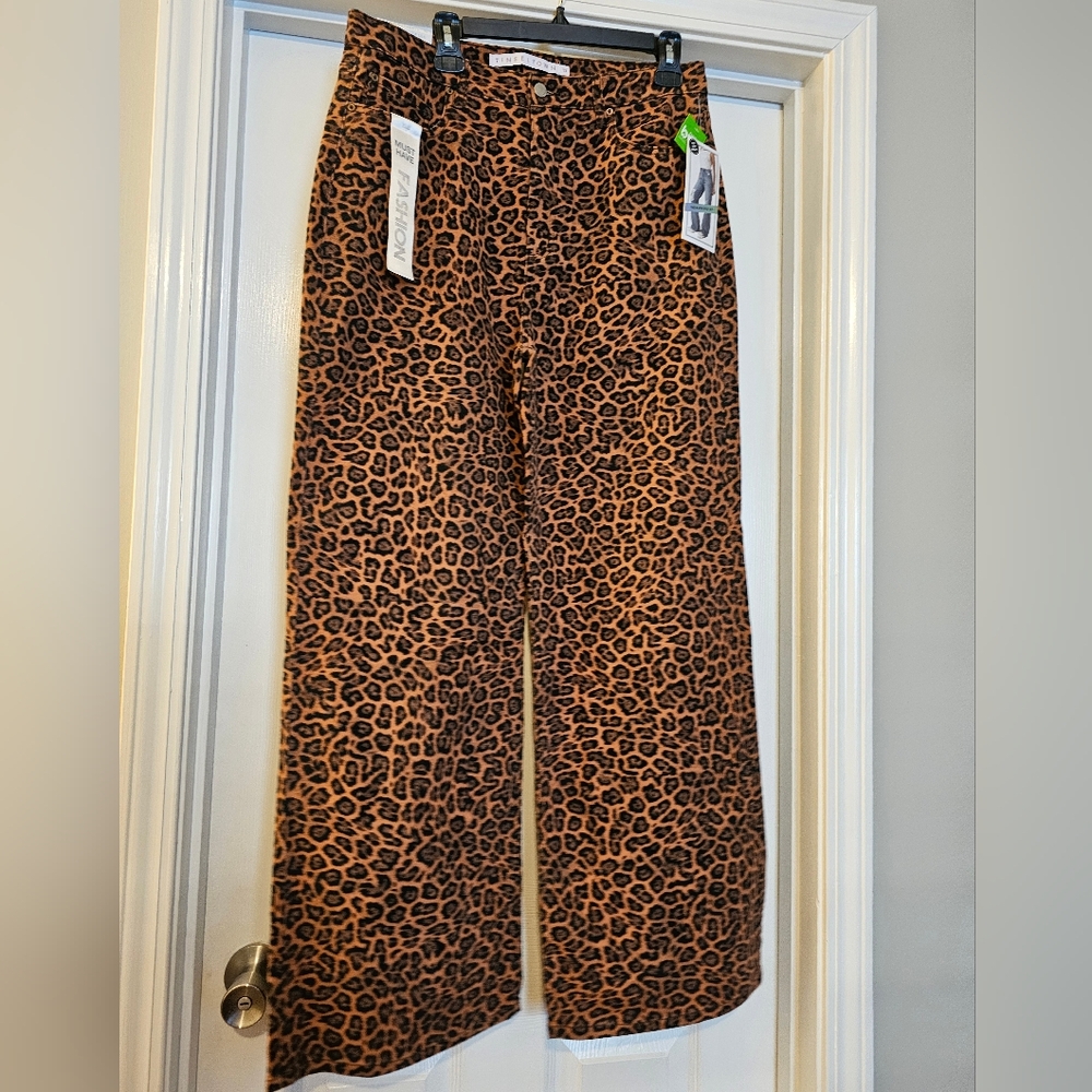 NEW Tinsletown Leopard Wide leg Jeans